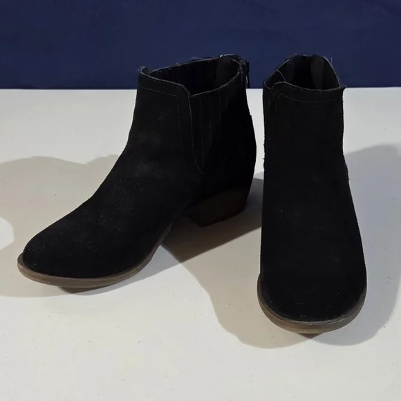 Kenzie Mid-Heel Tall Boot in Cedar | Veronica Beard Black Kenzie suede boots display picture 1